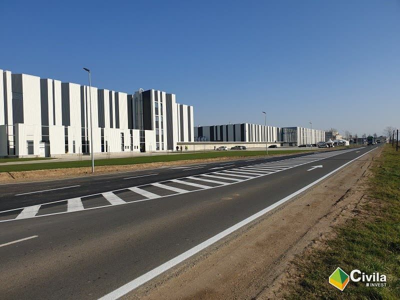 Fabrica de aluminiu Alu-Menziken din Medieșu Aurit, finalizată, văzută de pe drum