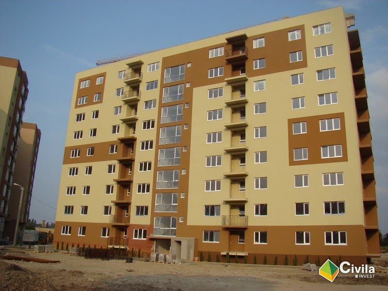 Blocul de locuințe A5 din Oradea, Euro Max Investment — fațada cu balcoane