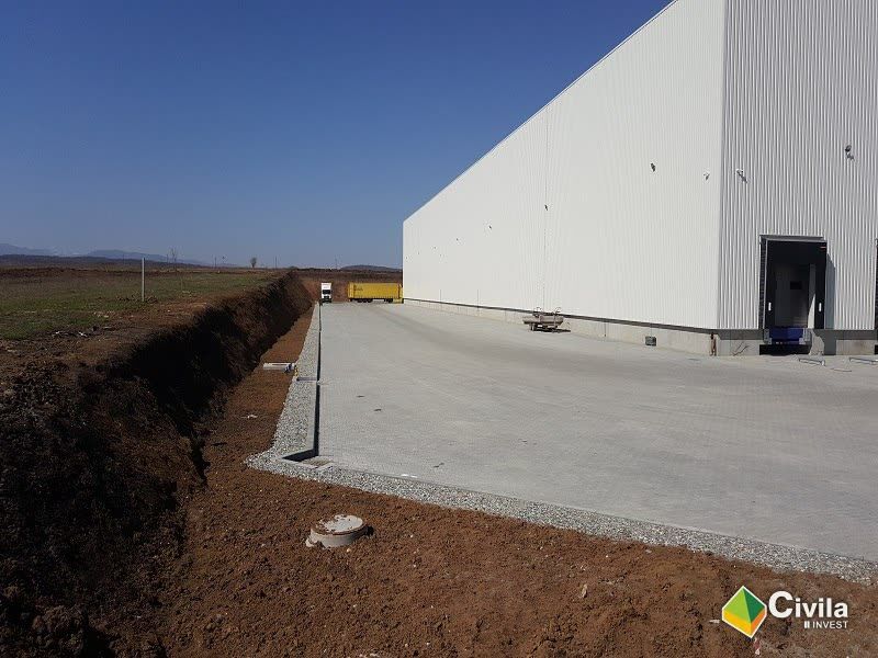 Centrul logistic KHD International Logistics din Sibiu — hala și platforma exterioară