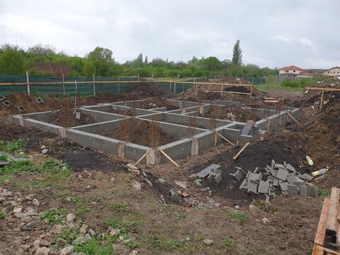 The foundation grid of a Royal Valley duplex in Dumbrăvița, with starter bars for the columns